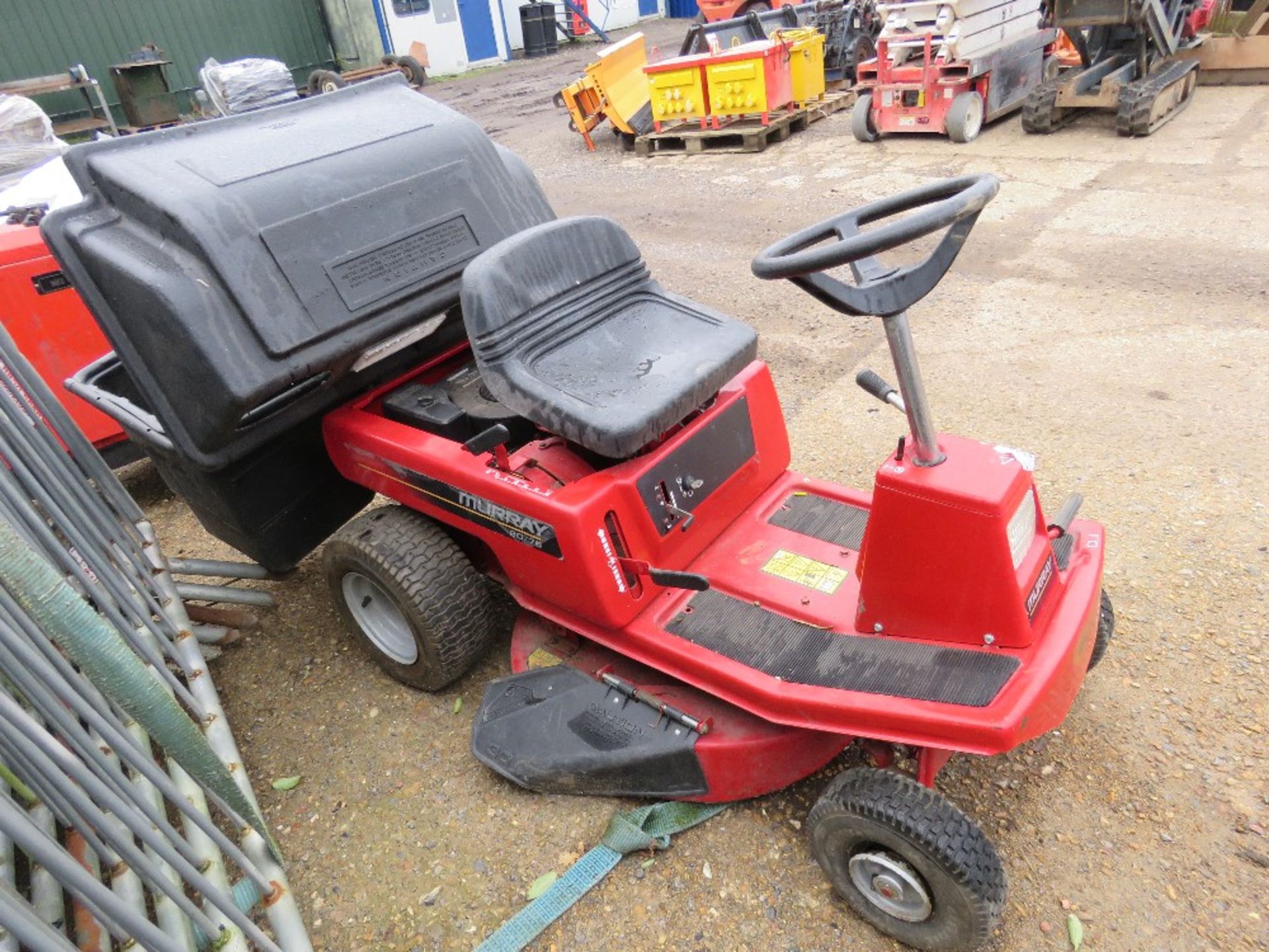 MURRAY 80/76 RIDE ON MOWER WITH COLLECTOR. THIS LOT IS SOLD UNDER THE AUCTIONEERS MARGIN SCHEME, - Image 2 of 5