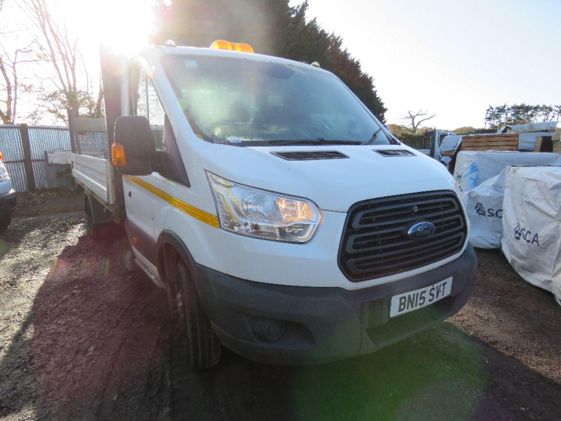 FORD TRANSIT 350 TWIN WHEEL 3.5TONNE DROP SIDE TRUCK REG:BN15 SVT . 186,212 REC MILES. MOT 06/01/24 - Image 2 of 11