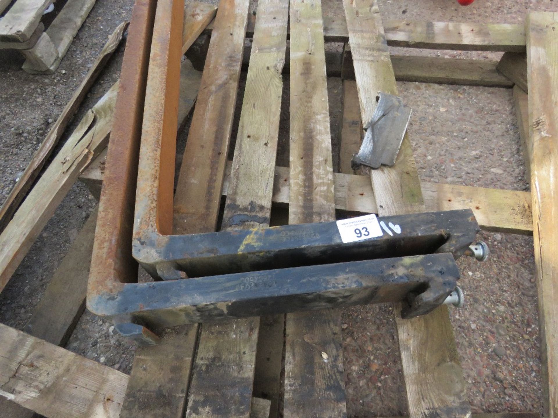 PAIR OF FORKLIFT TINES FOR 16" CARRIAGE. - Image 2 of 3