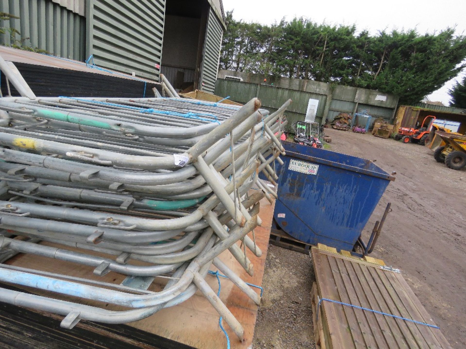 BUNDLE OF 19NO METAL CROWD BARRIERS. THIS LOT IS SOLD UNDER THE AUCTIONEERS MARGIN SCHEME, THEREF