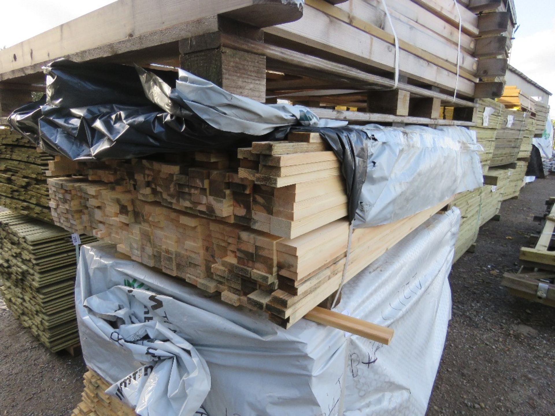 SMALL PACK OF UNTREATED BATTENS, 40MM X 17MM @ 1.83M LENGTH APPROX.