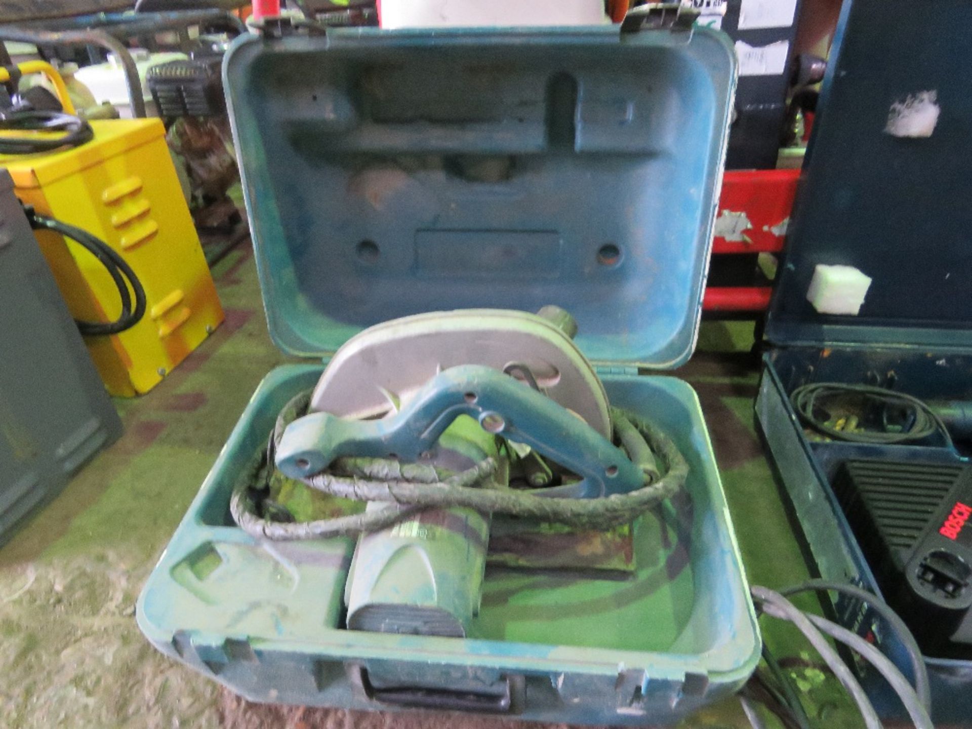 2 X CIRCULAR SAWS AND ANOTHER FOR SPARES OR REPAIR. - Image 4 of 4