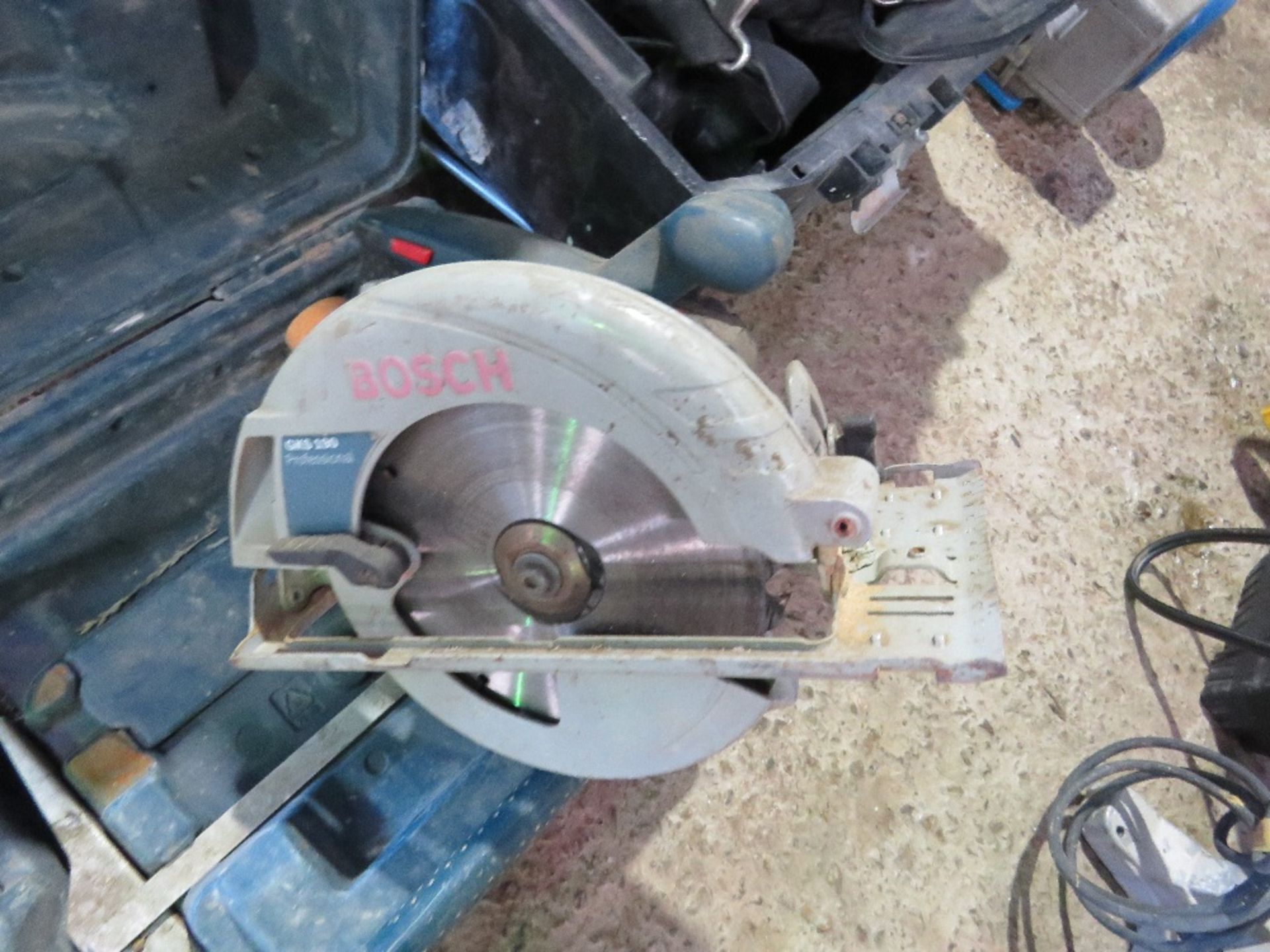 BOSCH 110V CIRCULAR SAW IN A CASE. - Image 2 of 3