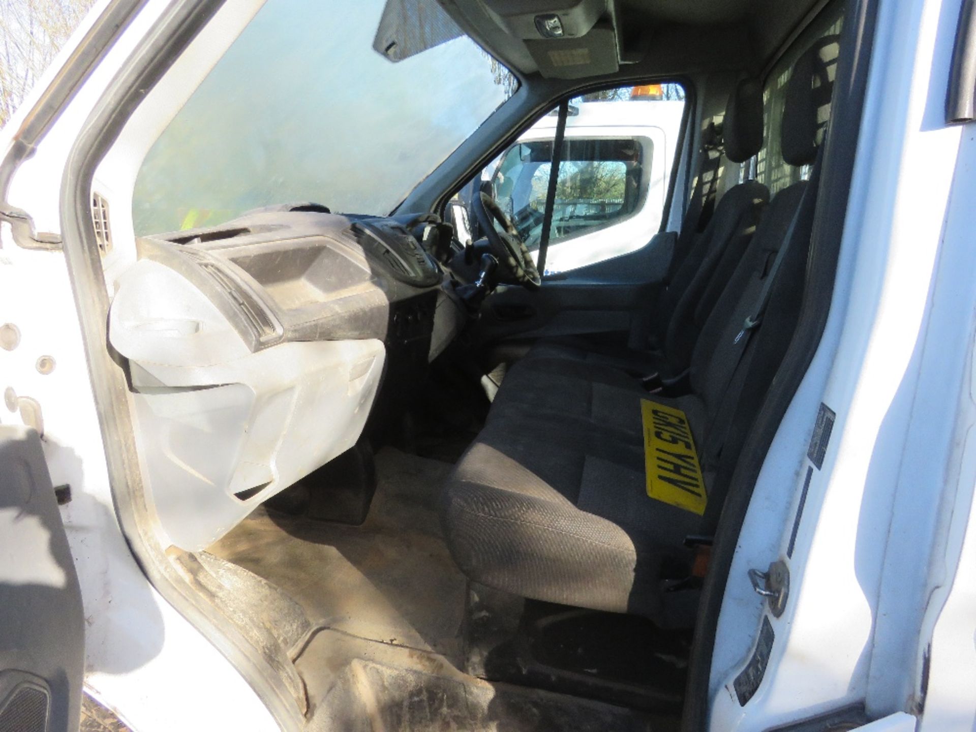 FORD TRANSIT 350 TWIN WHEEL 3.5TONNE DROP SIDE TRUCK WITH REAR TAIL LIFT REG:GK15 YHV. 216,966 REC M - Image 7 of 10