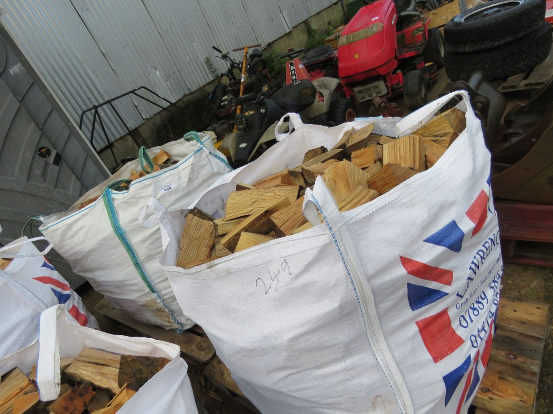 2 X BULK BAGS OF HARDWOOD FIRE WOOD LOGS. THIS LOT IS SOLD UNDER THE AUCTIONEERS MARGIN SCHEME, - Image 2 of 4