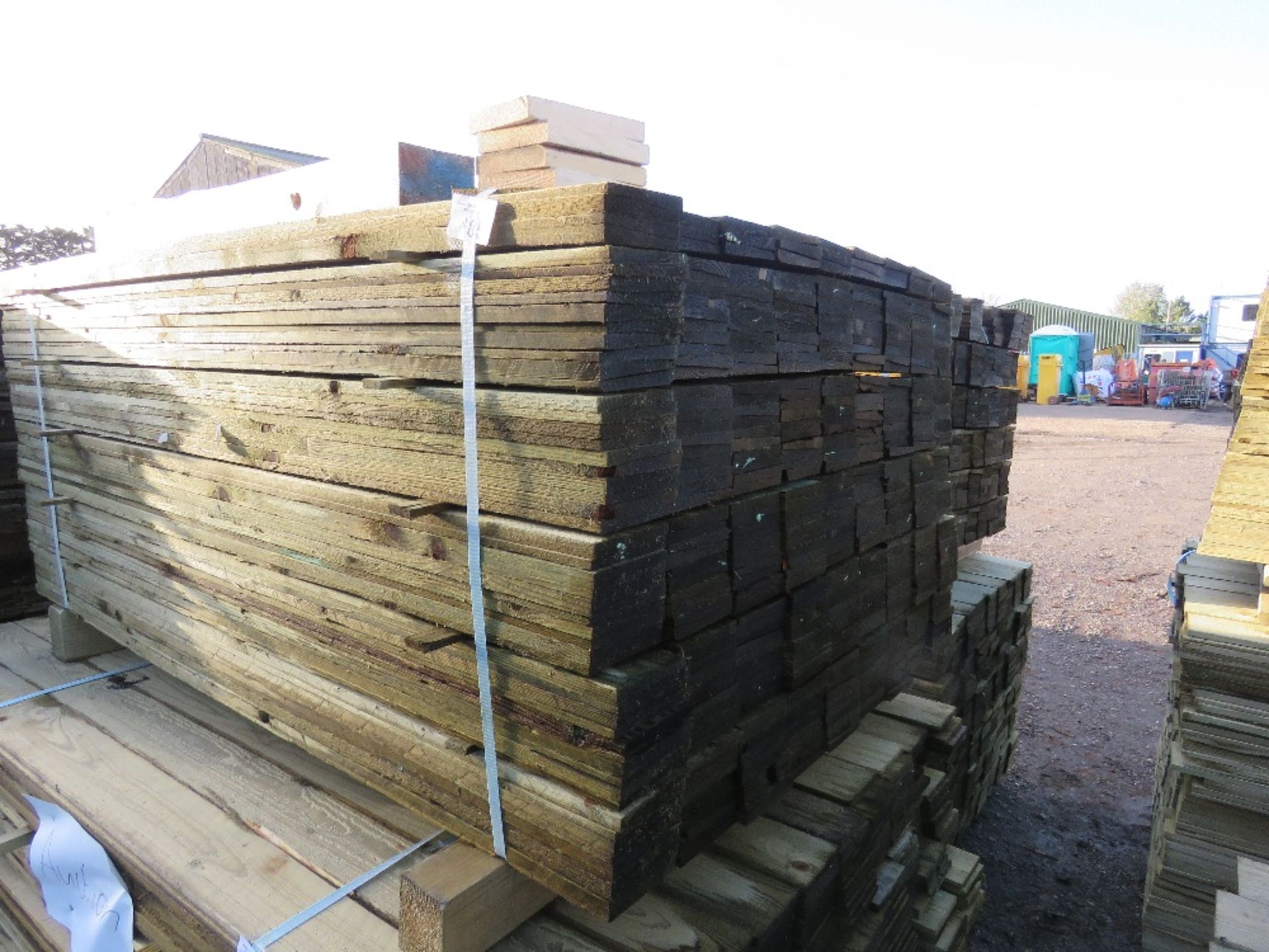 LARGE PACK OF PRESSURE TREATED FEATHER EDGE FENCE CLADDING TIMBER BOARDS. 1.50M LENGTH X 100MM WIDTH