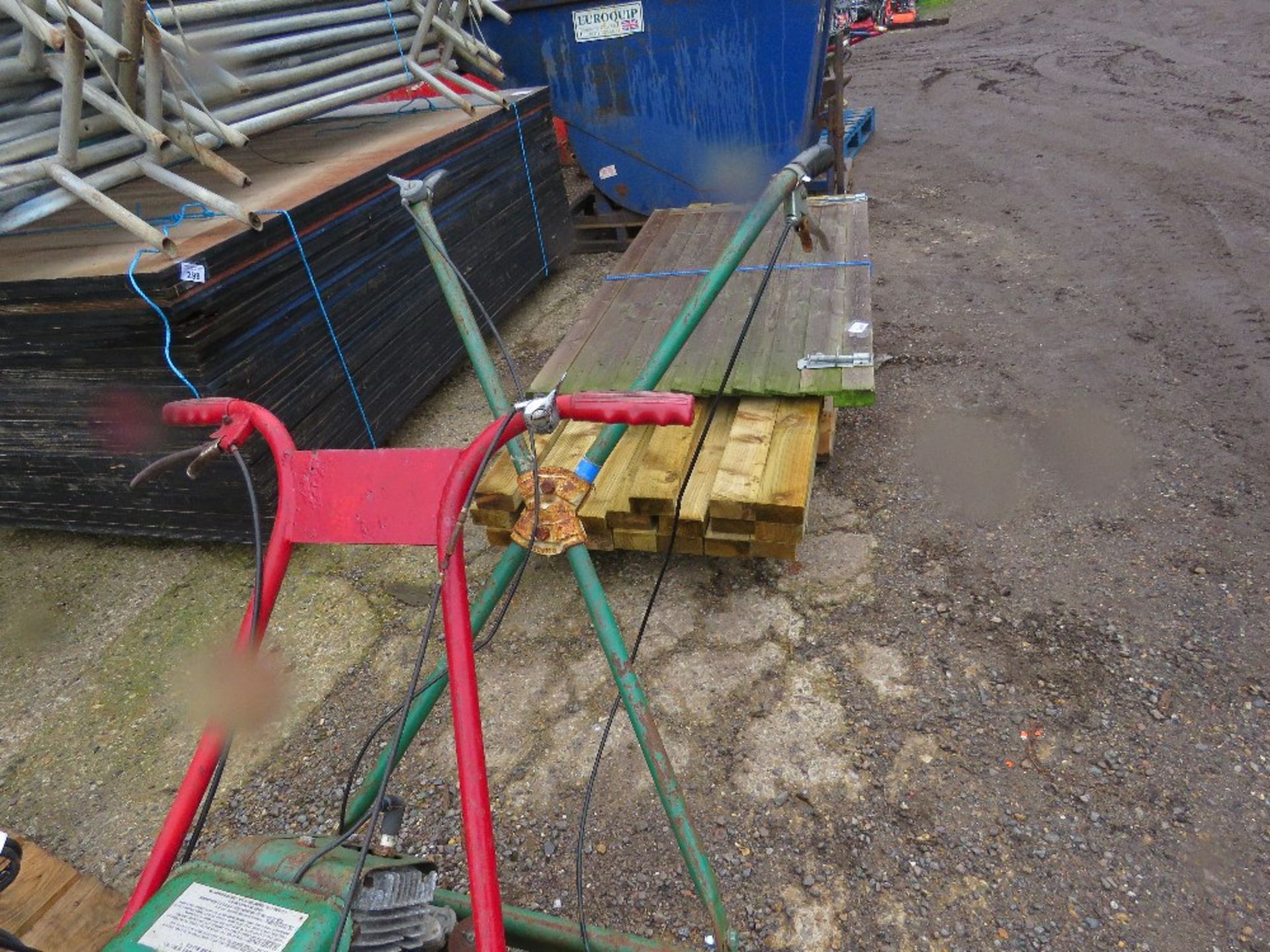 2 X CYLINDER MOWERS WITH ONE GRASS BOX. THIS LOT IS SOLD UNDER THE AUCTIONEERS MARGIN SCHEME, THE - Image 5 of 5