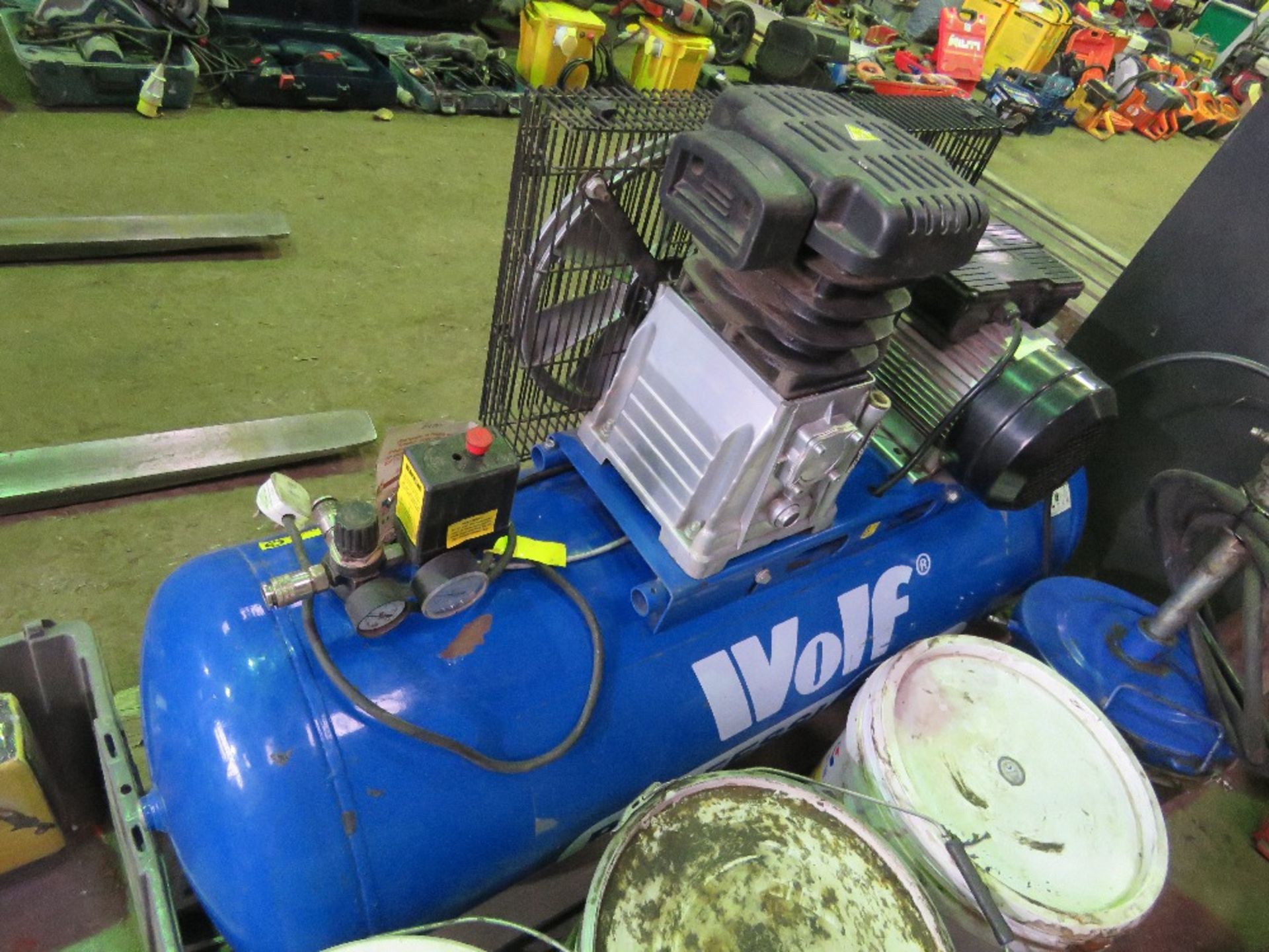 WOLF 240VOLT AIR COMPRESSOR, OWNER RETIRING. THIS LOT IS SOLD UNDER THE AUCTIONEERS MARGIN SCHEME - Image 3 of 4