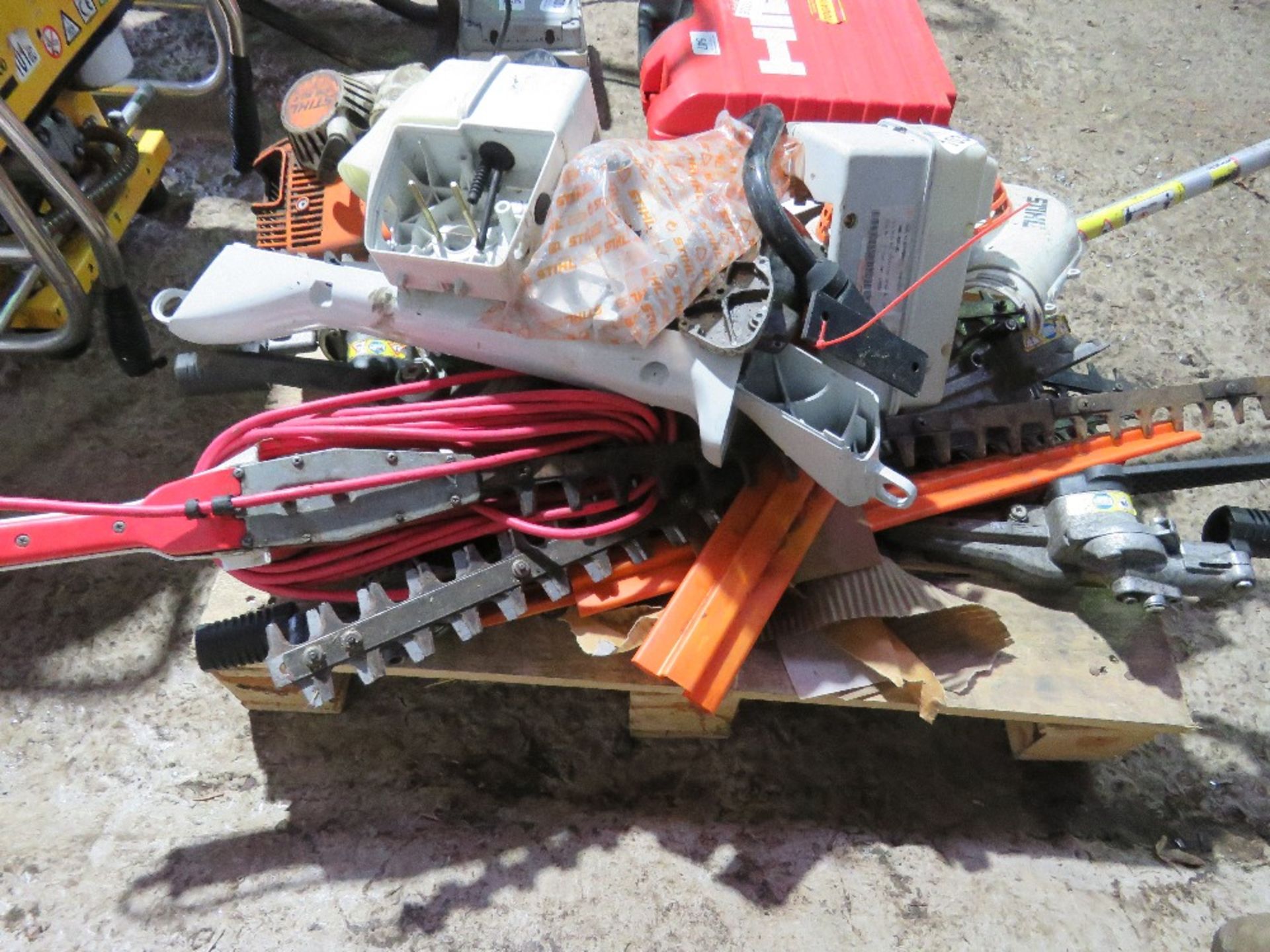 QUANTITY OF ASSORTED STIHL HEDGE CUTTER AND MACHINE PARTS. - Image 3 of 5
