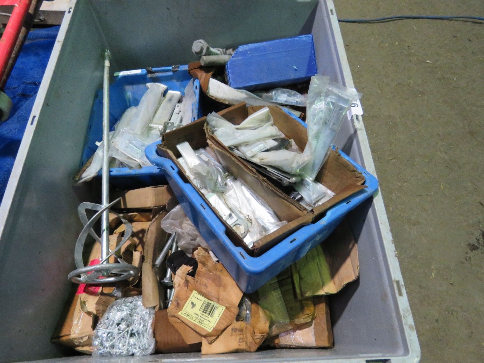 LARGE BOX OF FIXINGS AND SUNDRIES ETC. THIS LOT IS SOLD UNDER THE AUCTIONEERS MARGIN SCHEME, THER - Image 2 of 5