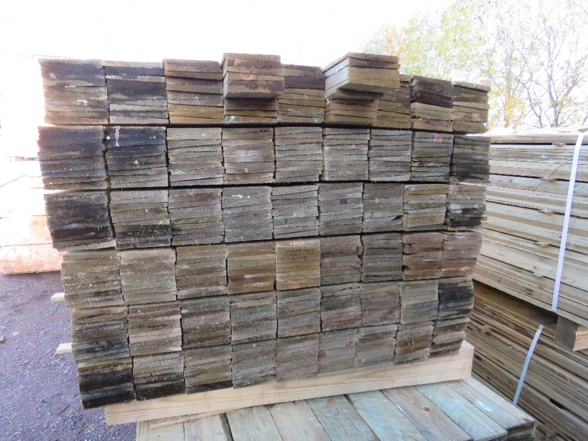 LARGE PACK OF PRESSURE TREATED FEATHER EDGE FENCE CLADDING TIMBER BOARDS. 1.20M LENGTH X 100MM WIDTH - Image 2 of 3