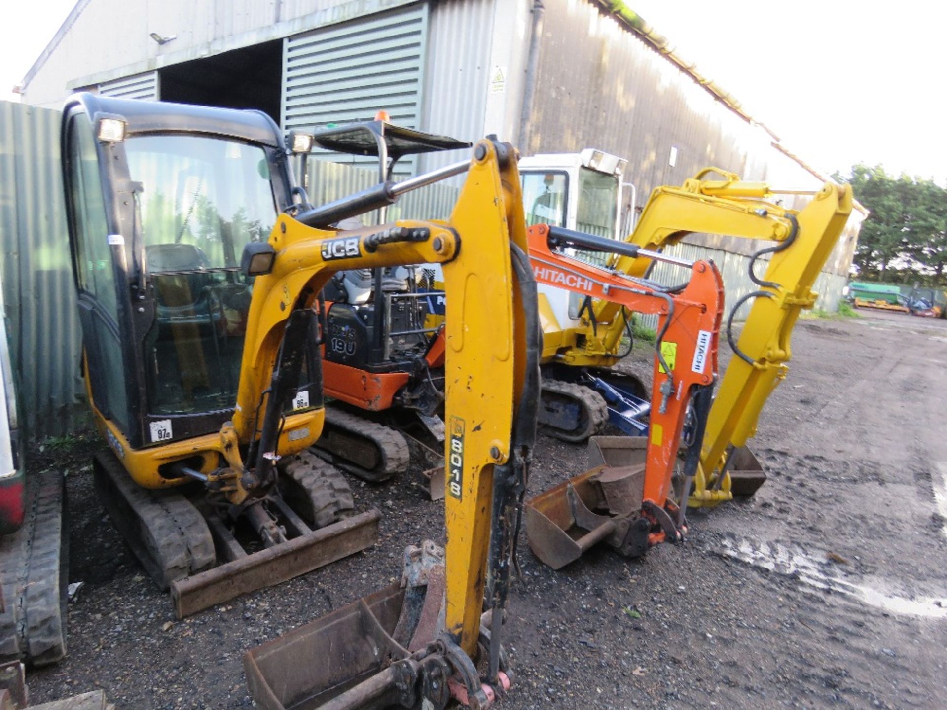 JCB 8018 CABBED MINI EXCAVATOR, YEAR 2011 BUILD. WITH 2 NO. BUCKETS. 2961 RECORDED HOURS. SN: JCB080 - Image 2 of 13