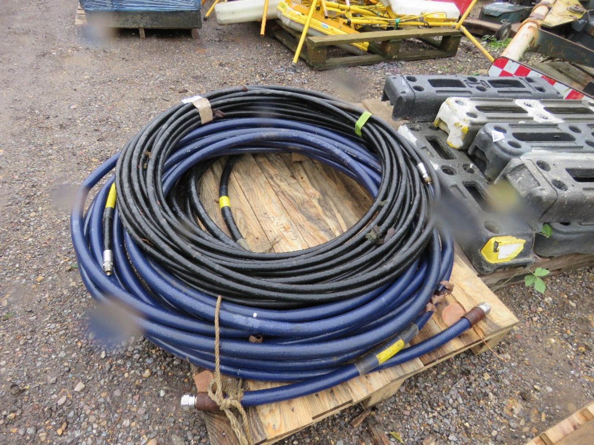 QUANTITY OF HIGH PRESSURE PIPE. THIS LOT IS SOLD UNDER THE AUCTIONEERS MARGIN SCHEME, THEREFORE N - Image 2 of 3
