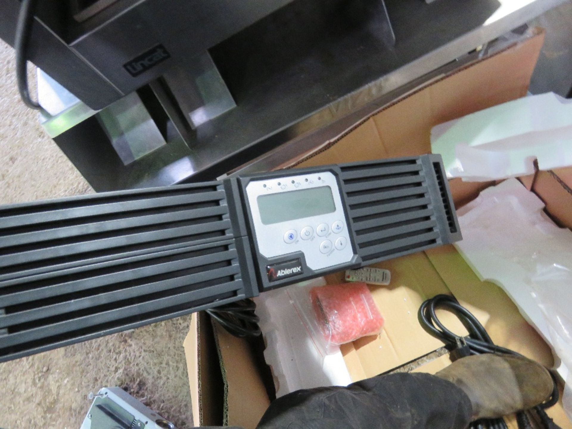 LARGE UPS UNIT PLUS A PROJECTOR. THIS LOT IS SOLD UNDER THE AUCTIONEERS MARGIN SCHEME, THEREFORE - Image 8 of 8