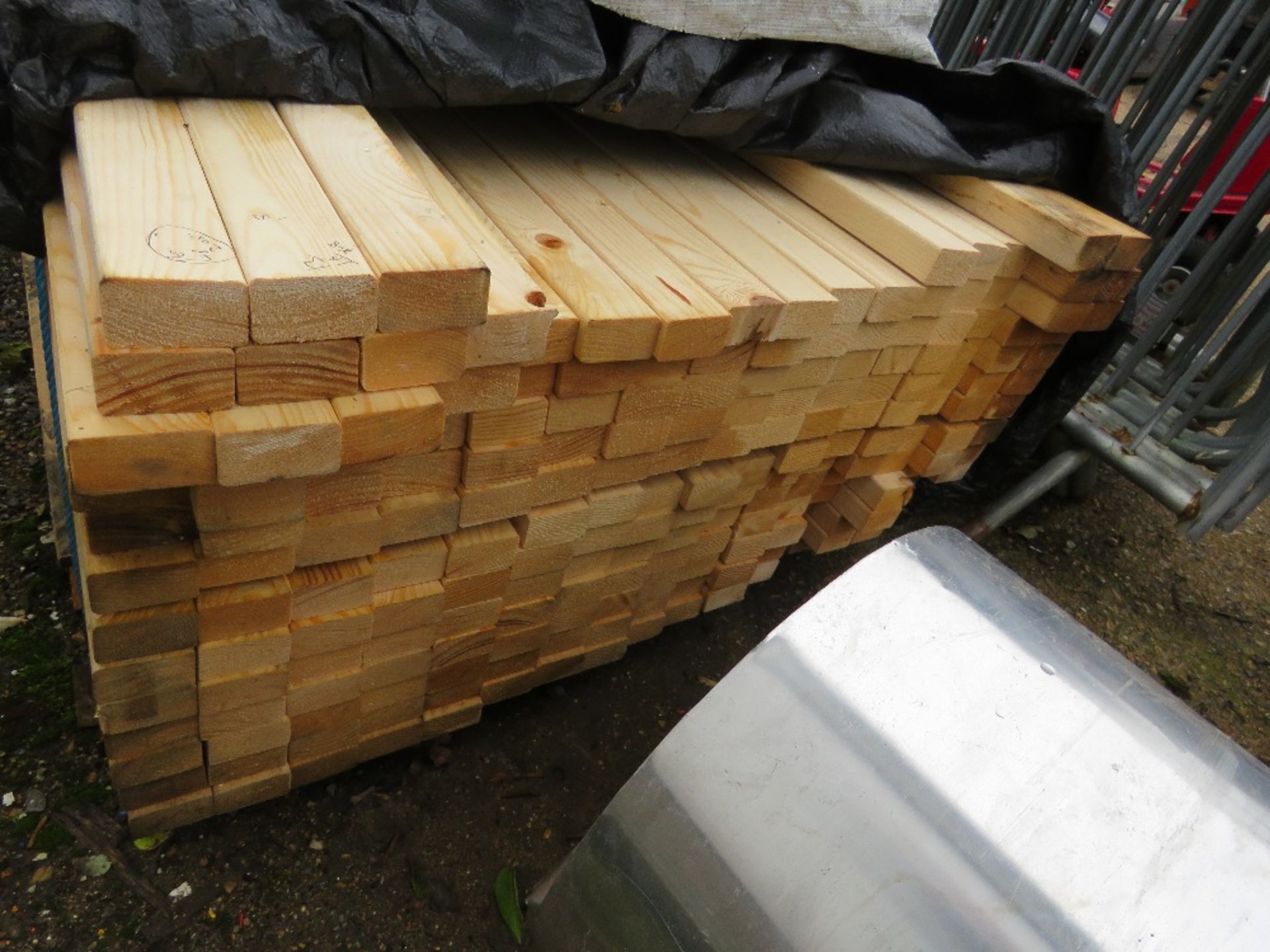 APPROX 208 PIECES OF UNTREATED STUDDING TIMBER. 3 INCH X 2 INCH AND 10 FT LENGTH APPROX. THIS LO - Image 2 of 3