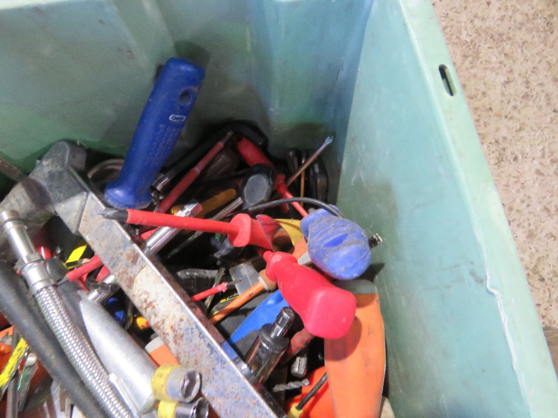 4 TRAYS OF ASSORTED TOOLS AND SUNDRIES. - Image 10 of 11