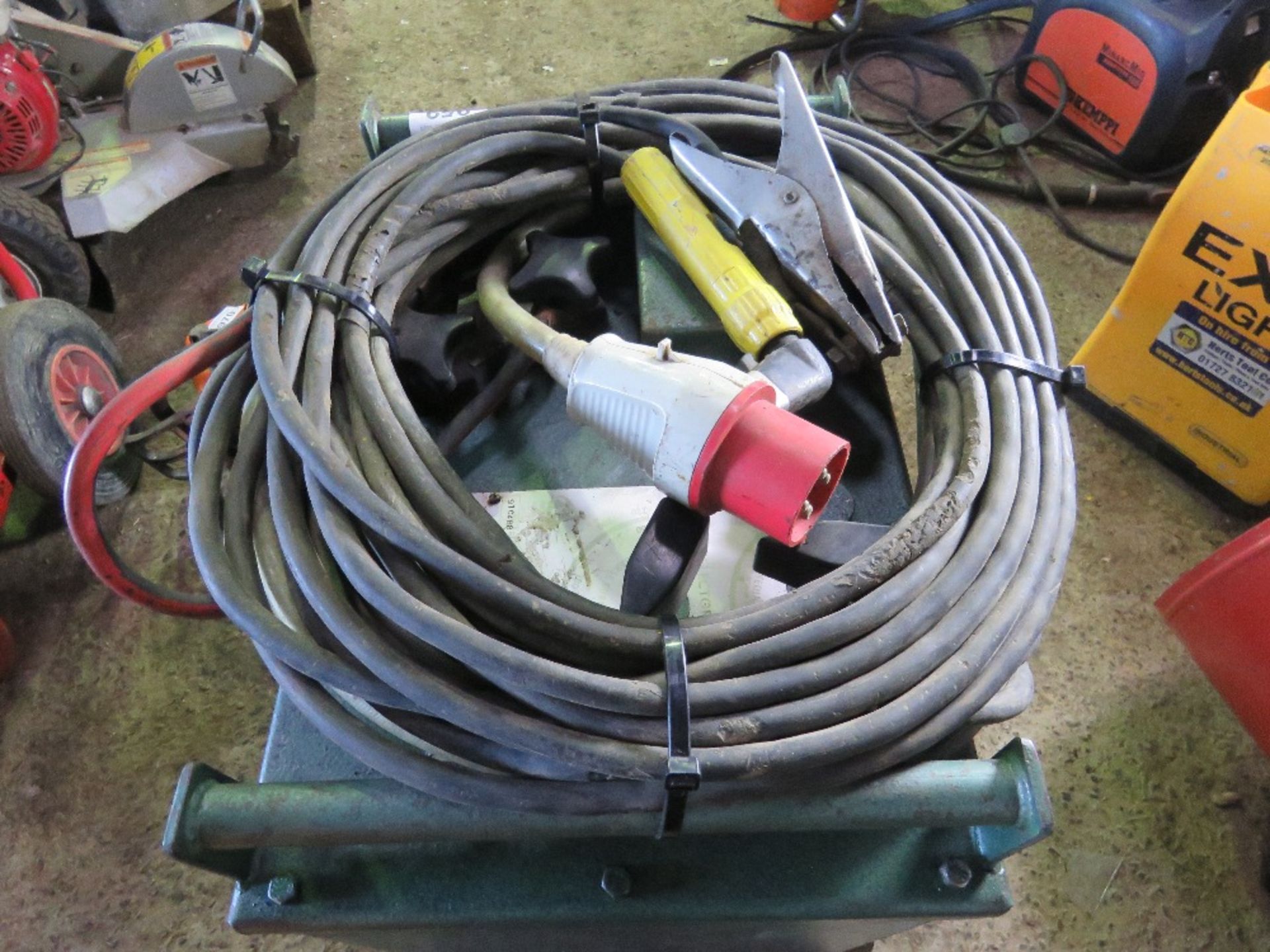 OXFORD TYPE OIL FILLED ARC WELDER WITH LEADS. - Image 4 of 5