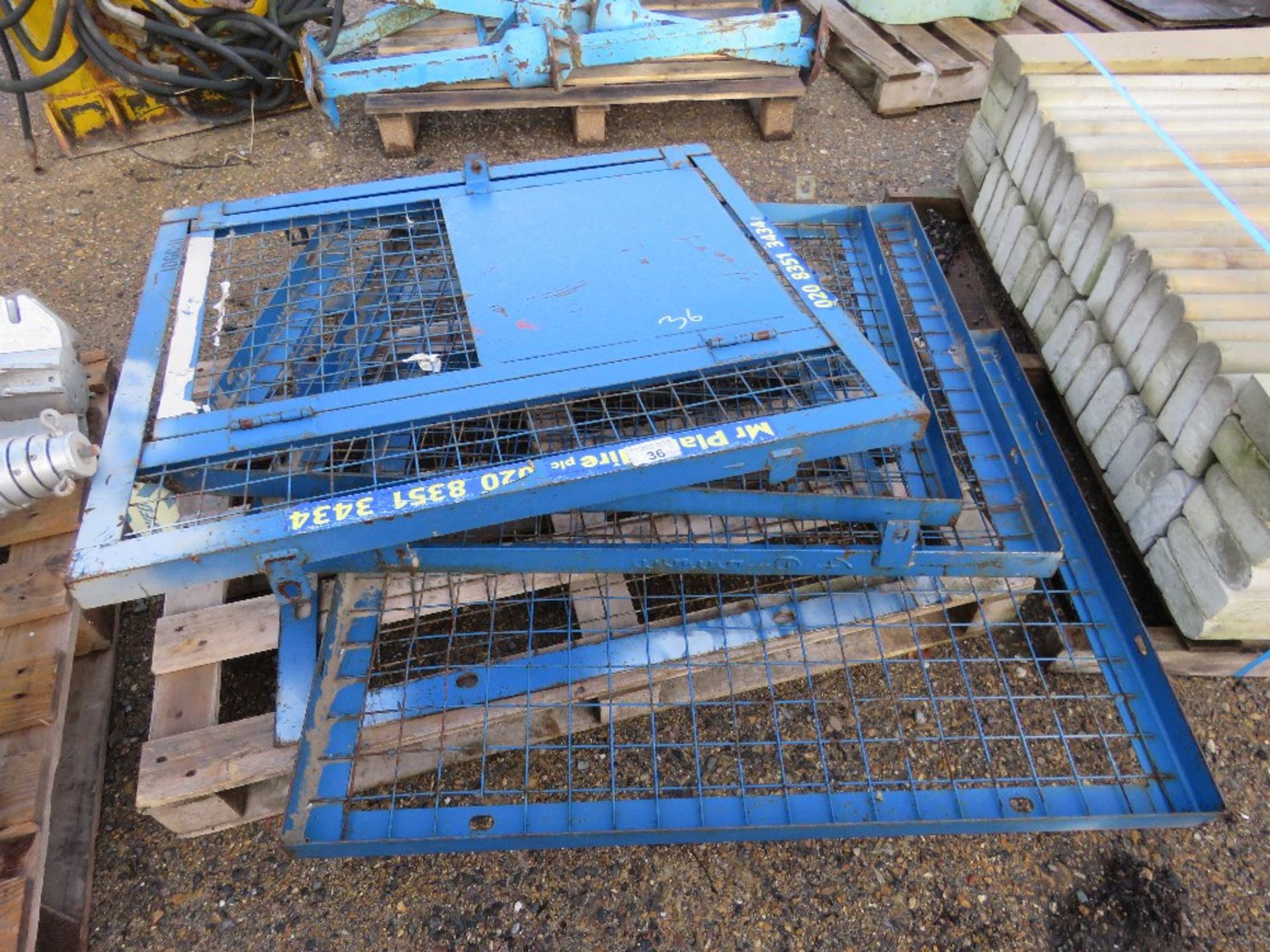 SECTIONAL MESH SIDED CAGE. - Image 3 of 3