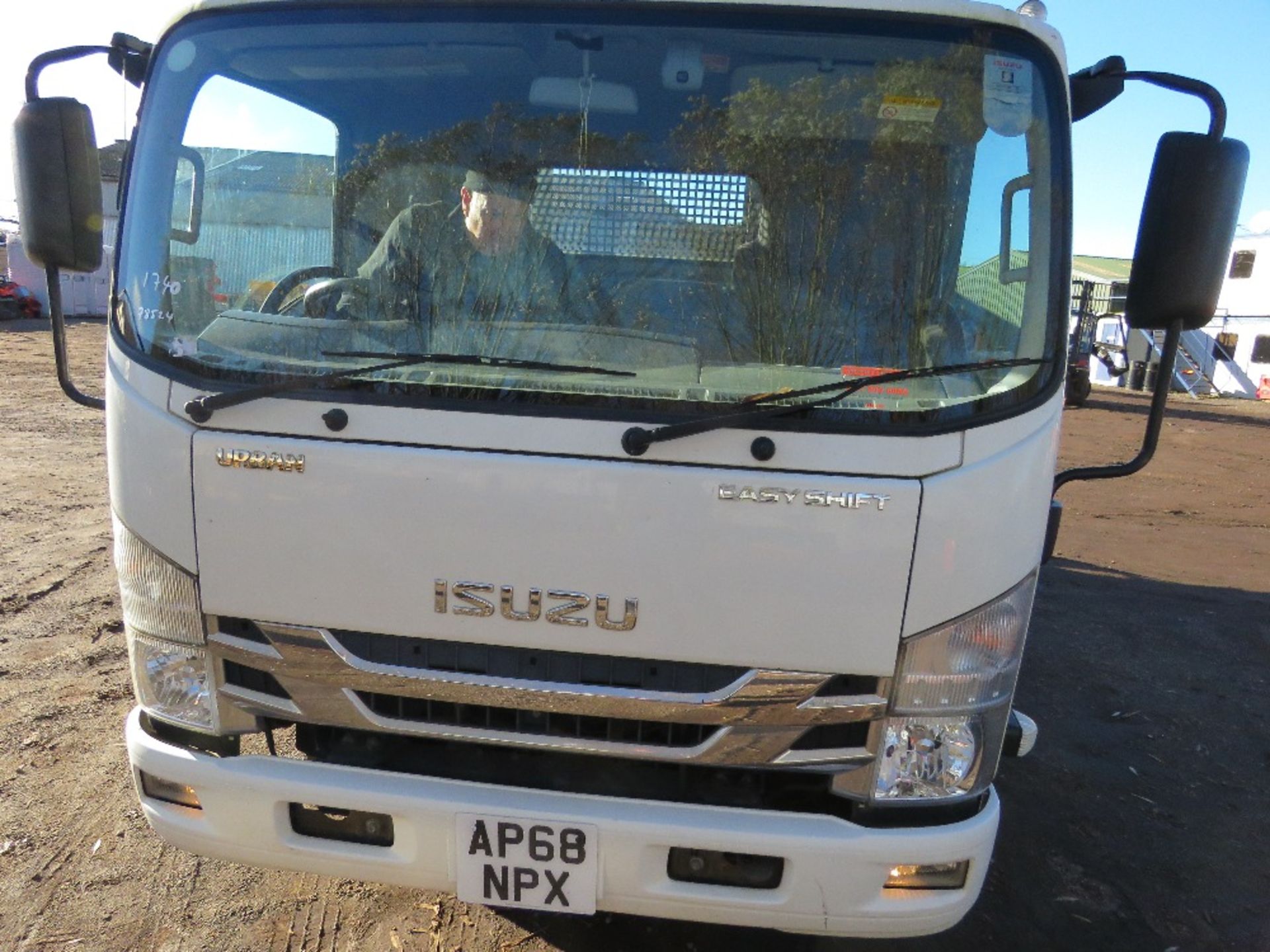 ISUZU URBAN EURO 6 7500KG TIPPER LORRY REG:AP68 NPX. ONE OWNER FROM NEW WITH V5. DIRECT FROM LOCAL U - Image 5 of 10