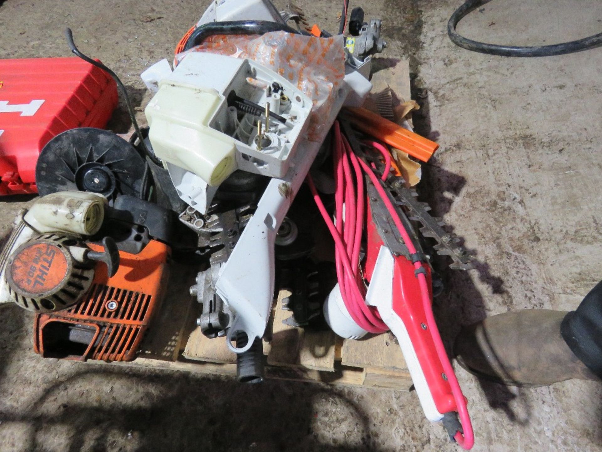 QUANTITY OF ASSORTED STIHL HEDGE CUTTER AND MACHINE PARTS. - Image 4 of 5