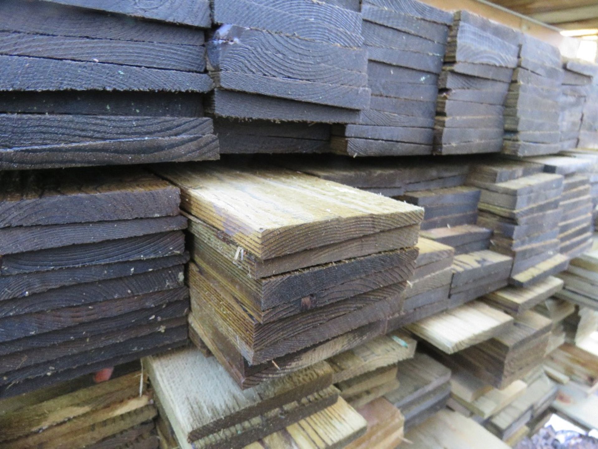 LARGE PACK OF PRESSURE TREATED FEATHER EDGE FENCE CLADDING TIMBER BOARDS. MIXED 1.45-1.75M LENGTH (M - Image 2 of 2