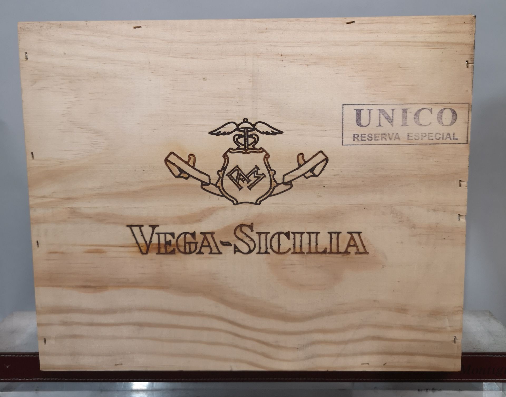 3 bottles VEGA SICILIA UNICO "Reserva Especial 2016" - Rivera del Duero.
 In wooden box.
 Assembly 1