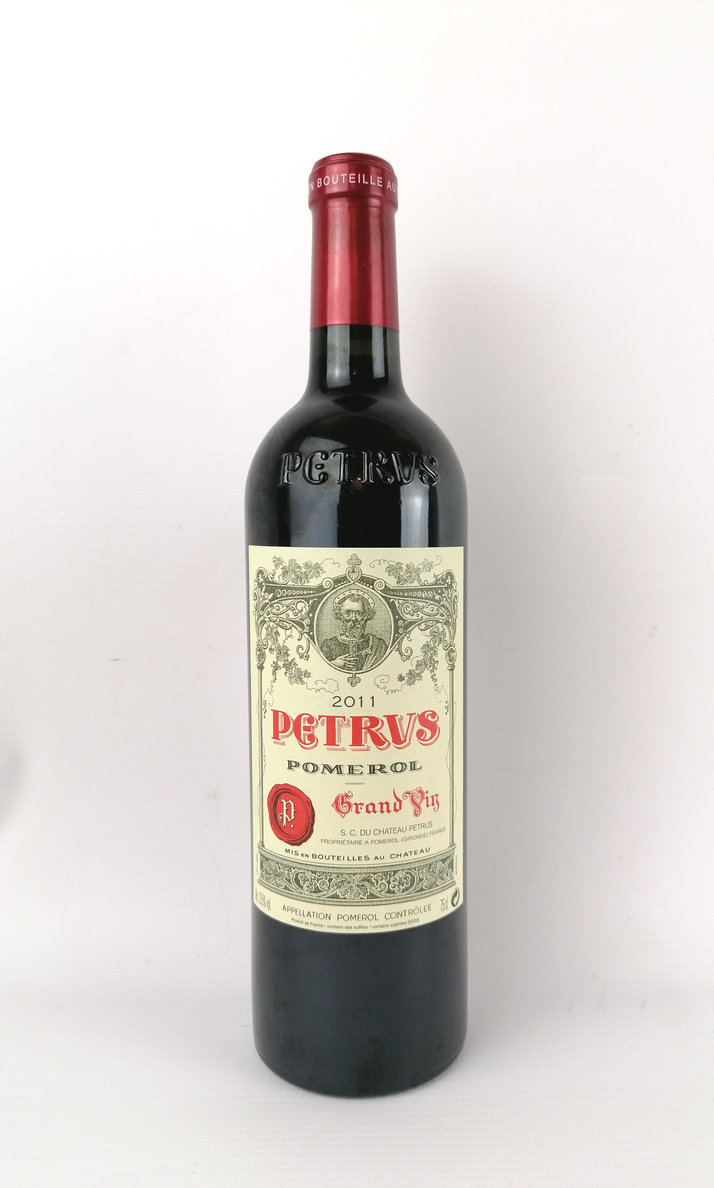 1 bottle PETRUS - Pomerol 2011.