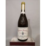 1 bottle CHATEAUNEUF du PAPE Blanc - Château de BEAUCASTEL Vieilles Vignes 2011. Label slightly sta