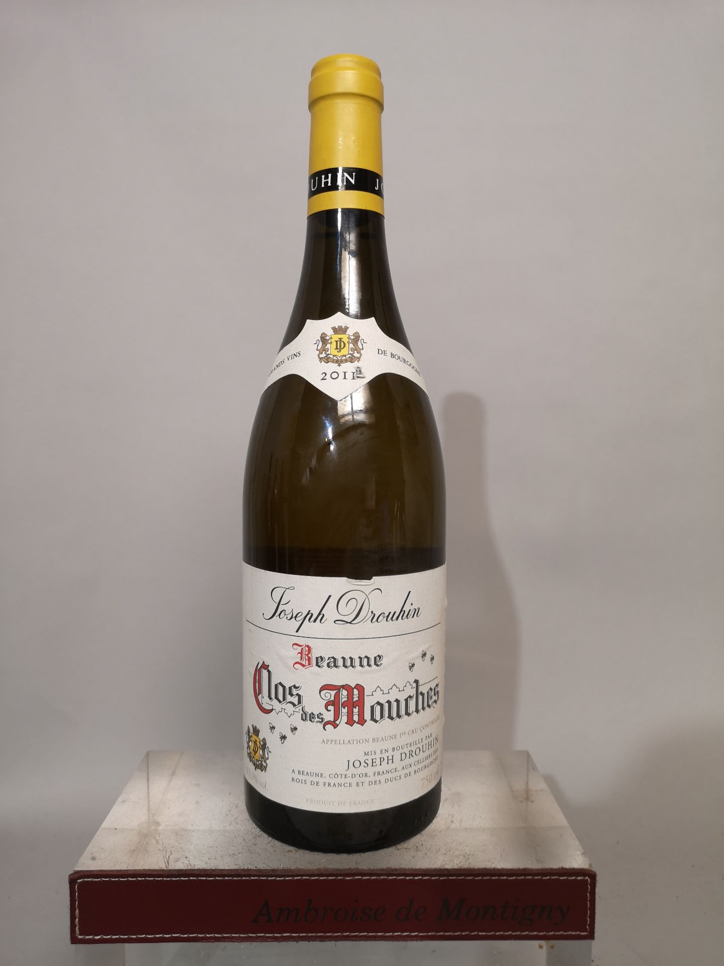 1 bottle BEAUNE 1er cru Clos des Mouches White - Domaine Joseph DROUHIN 2011.
 Collar slightly damag
