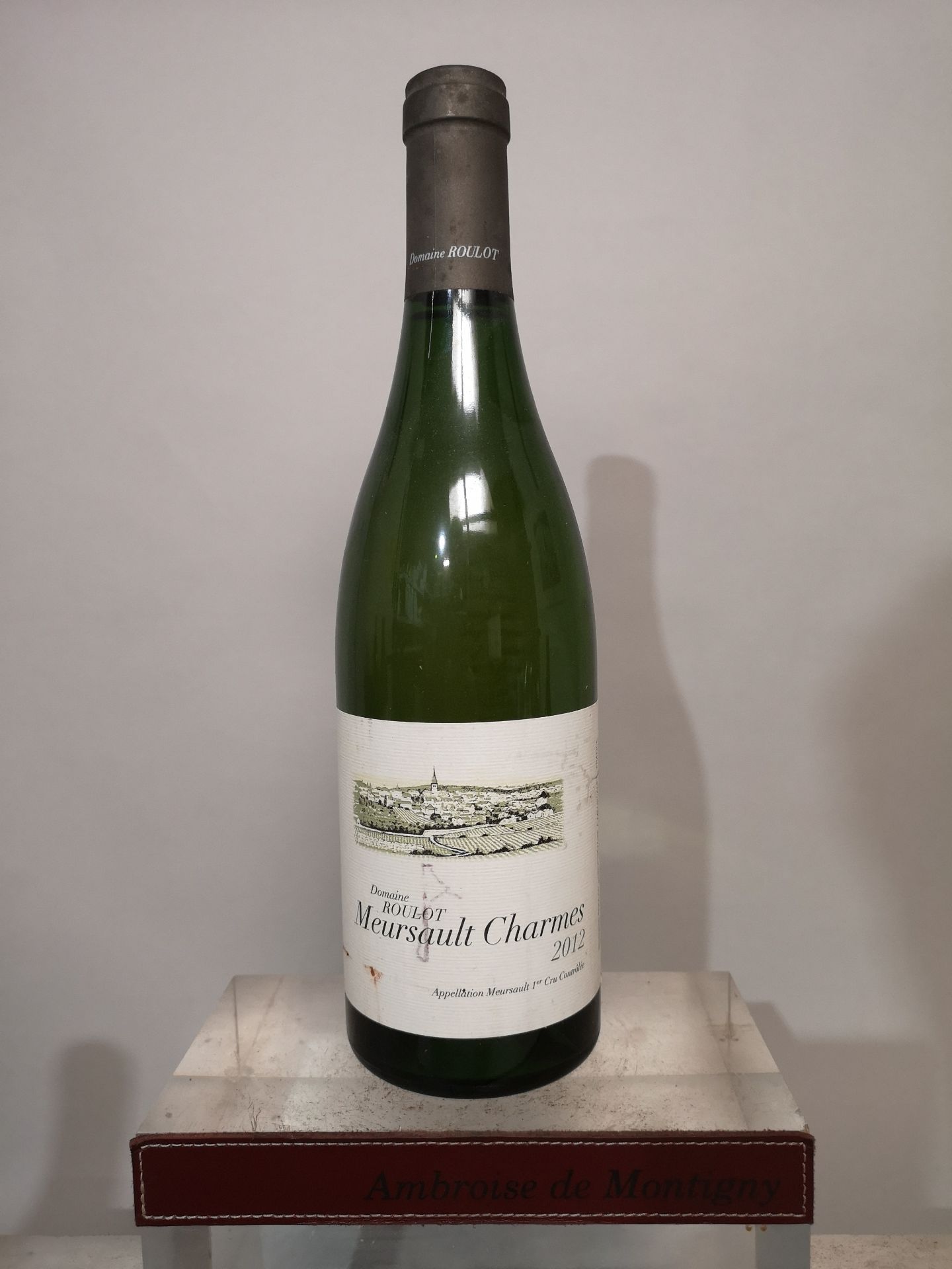 1 bottle MEURSAULT 1er Cru Charmes - ROULOT 2012.
 Label slightly stained.