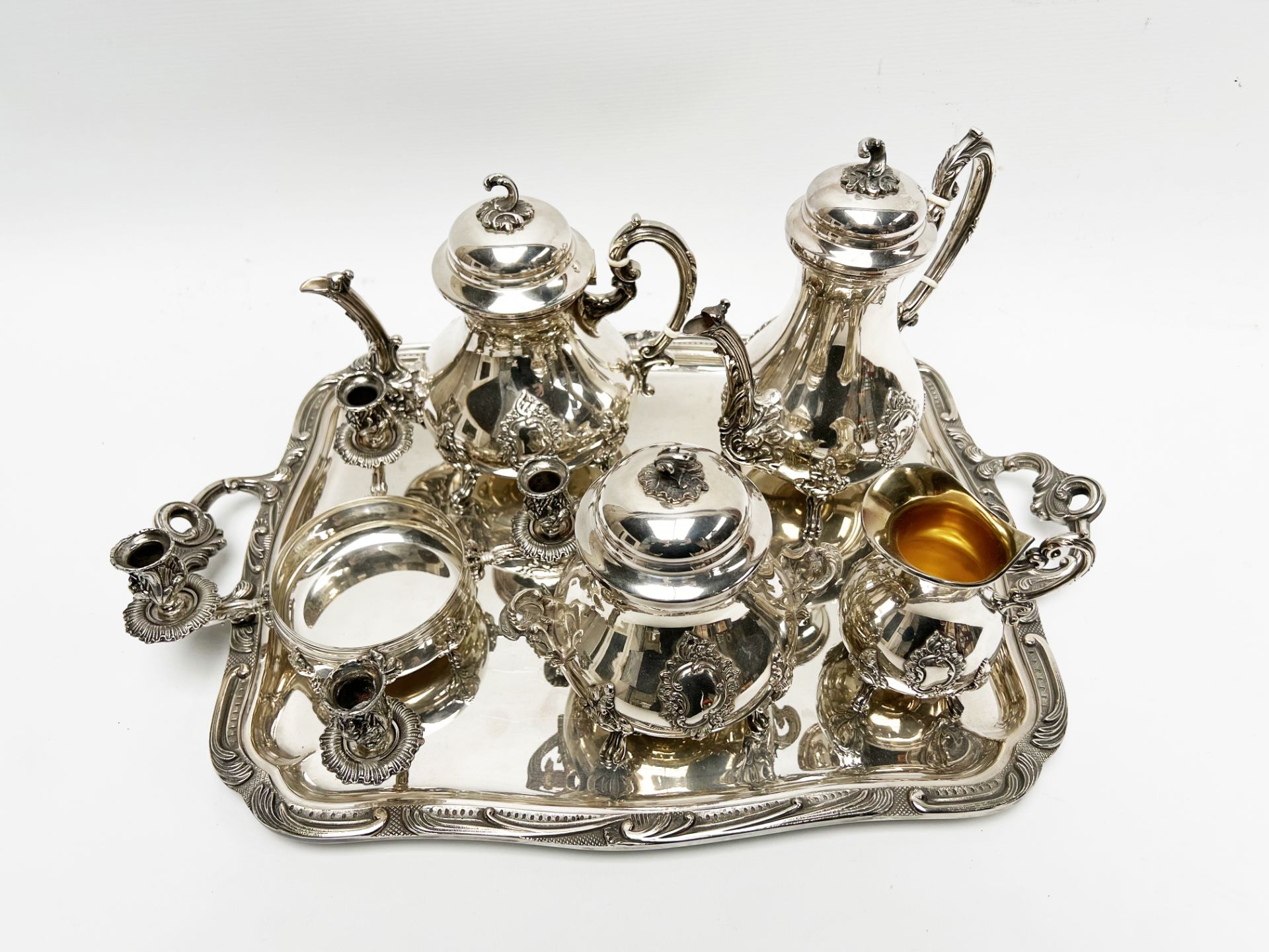 Silver metal tea and coffee service, with rockery patterns and acanthus leaves, including a teapot, 