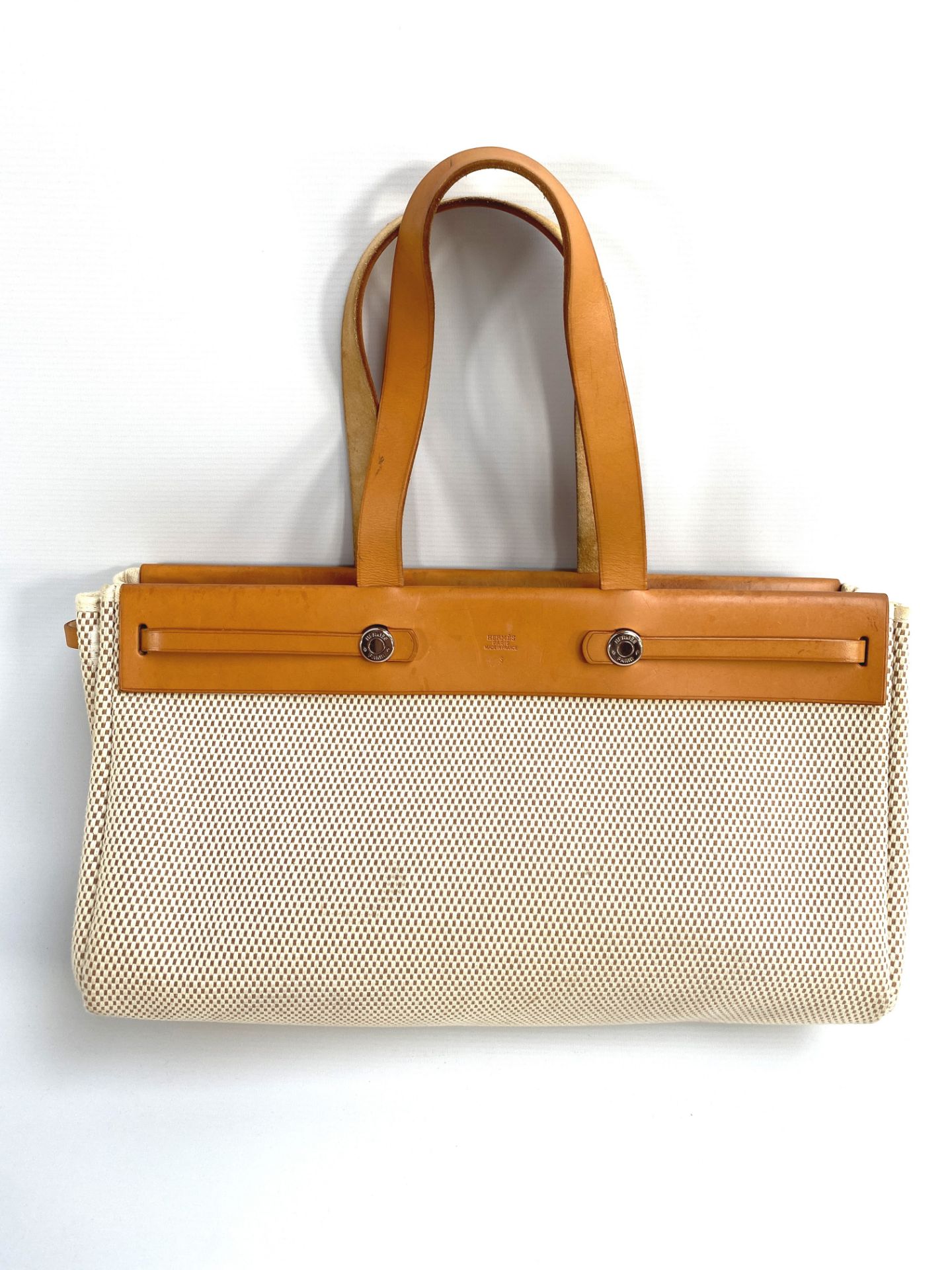 HERMES,Beige canvas tote and fawn color leather.With his sieca.Small stripes.H .: 25 cmL .: 42 cm