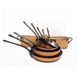 Copper kitchen battery comprising seven pans, a frying pan and a fish dish.Fish dish length: 67.