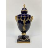 Burn-brurge in blue and gold enameled porcelain, decorated with garlands, trophies and quiver, the h