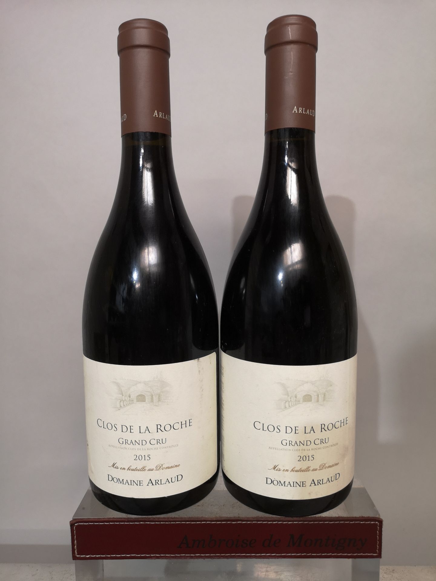 2 closed bottles of La Roche Grand Cru - Domaine Arlaud 2015.