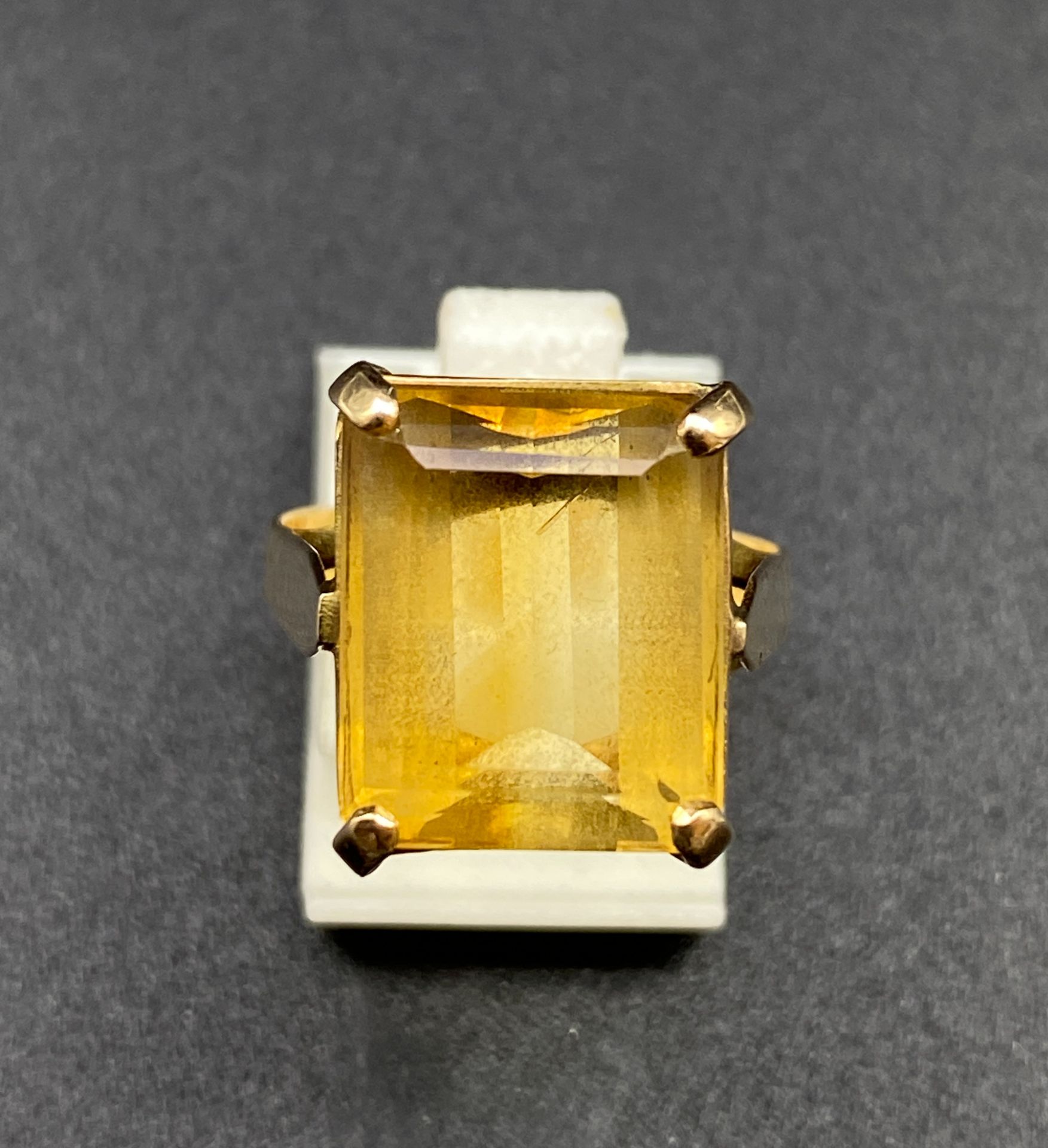 Yellow gold ring (750) centered with a rectangular faceted citrine.Fingers: 54Gross weight: 4.5 g - Image 2 of 2