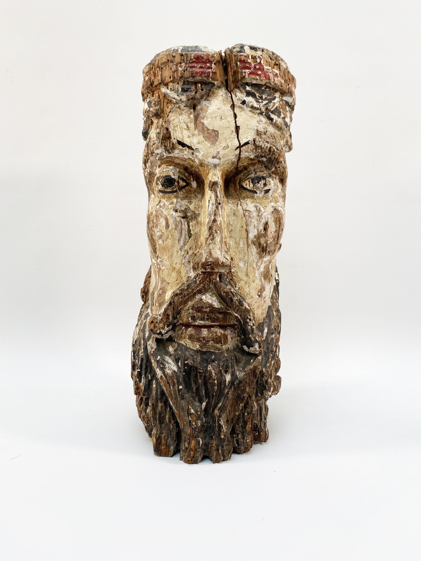 Popular work of the 20th century § VMHead of Christ with beard, in polychrome carved woodenH .: 41 c