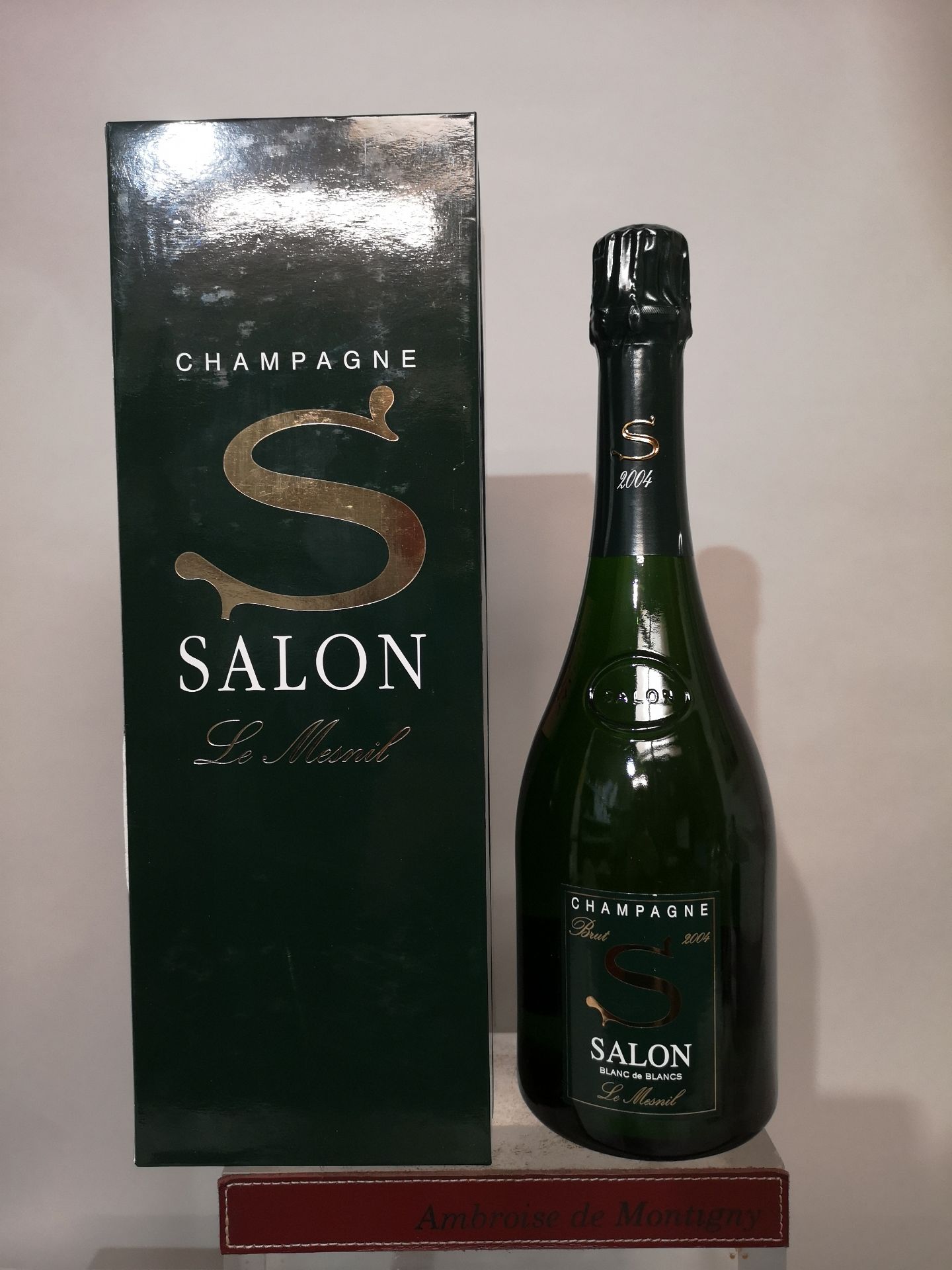 1 Champagne Living Room Le Mesnil bottle.In a 2004 box.