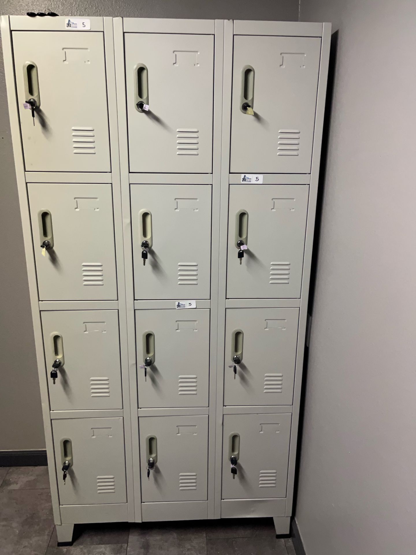 EMPLOYEE LOCKER UNIT WTH KEYS (12)