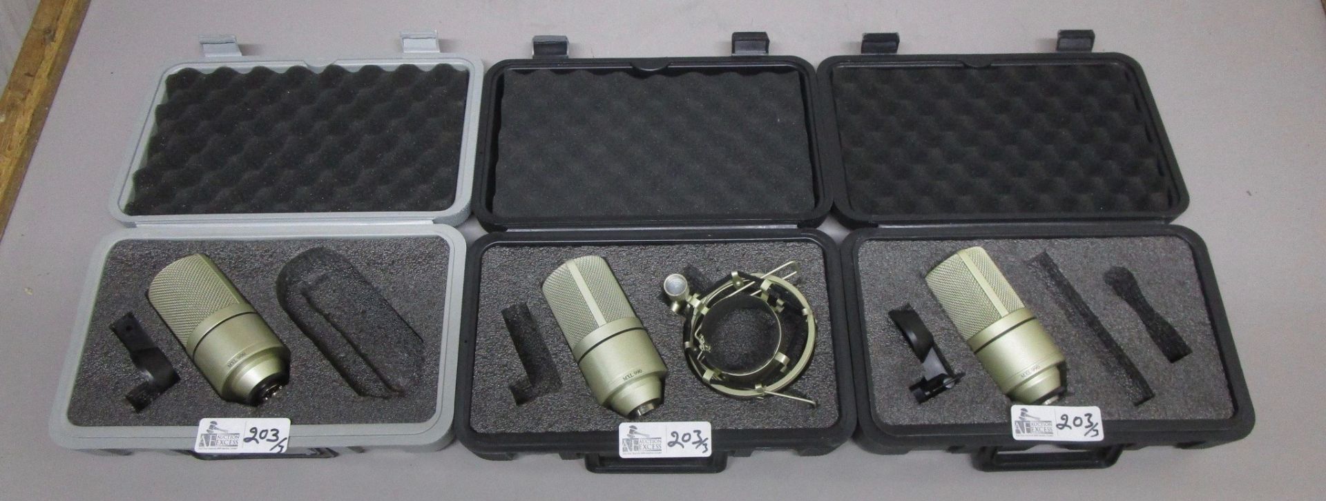 LOT OF 3 MXL 990 MICS IN CARRY CASES