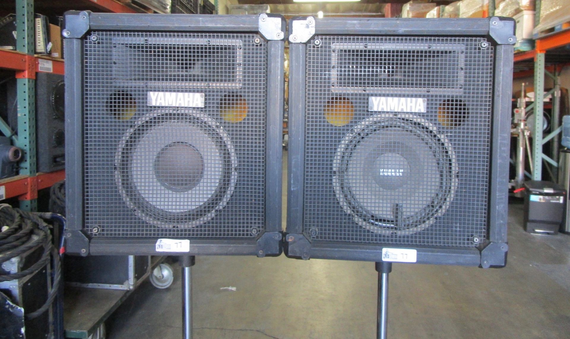 LOT OF 2 YAMAHA SPEAKERS ON STANDS - Image 5 of 8