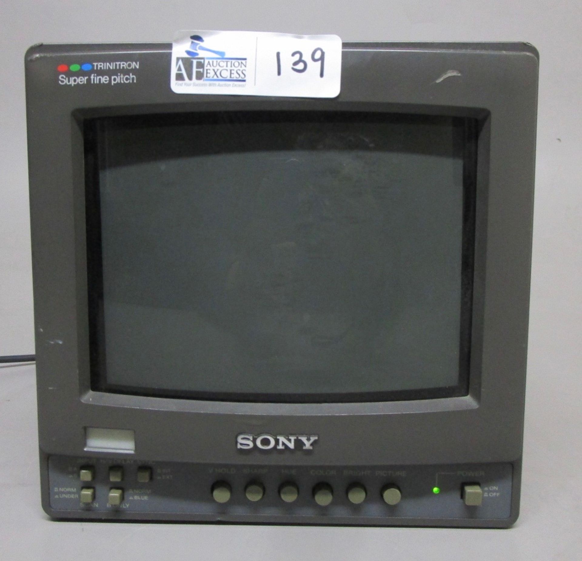 SONY PVM-8221 COLOR MONITOR WITH CRACKED BEZEL