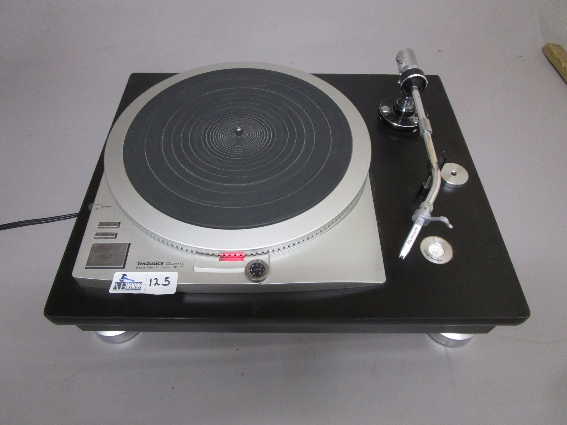 TECHNICS SP-25 QUARTZ DIRECT DRIVE TURNTABLE WITH AUDIO TECHNICA ATP TONE ARM CUSTOM PLYNTH - Image 3 of 6