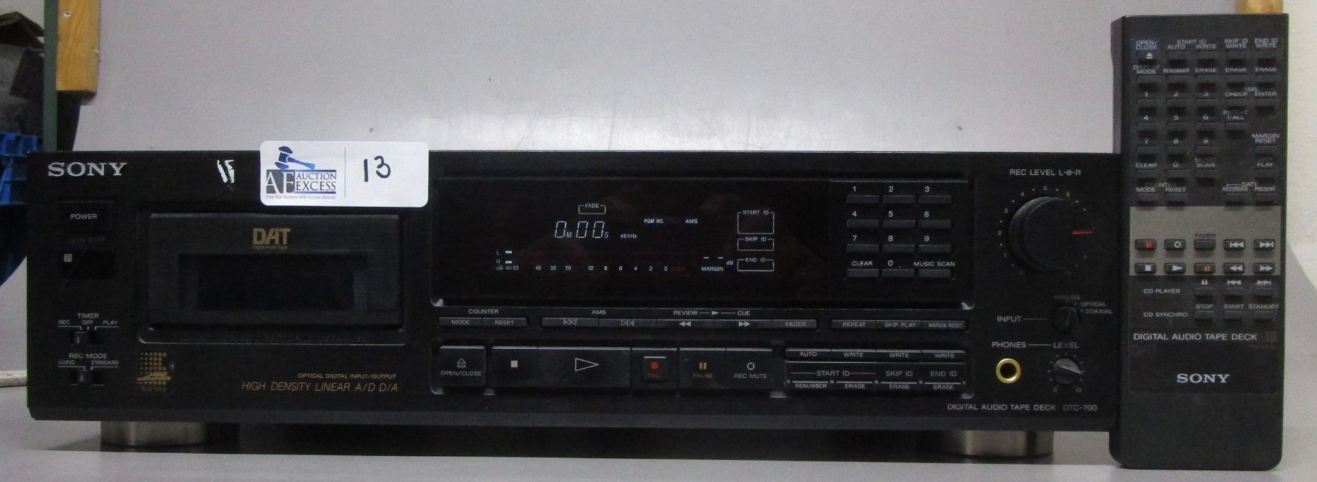 SONY DAT MACHINE DTC-700 WITH REMOTE