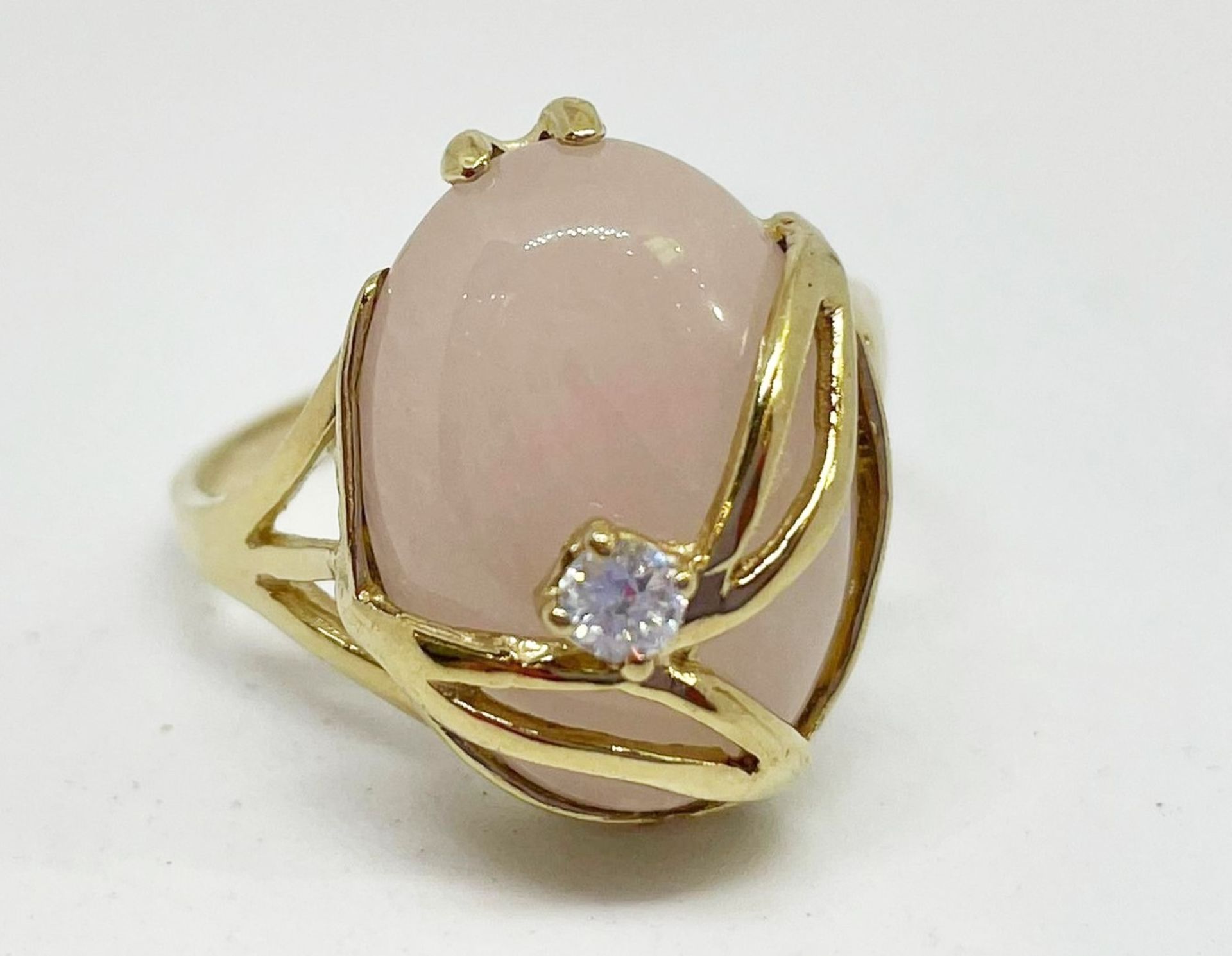 9 ct gold rose quartz and CZ ring