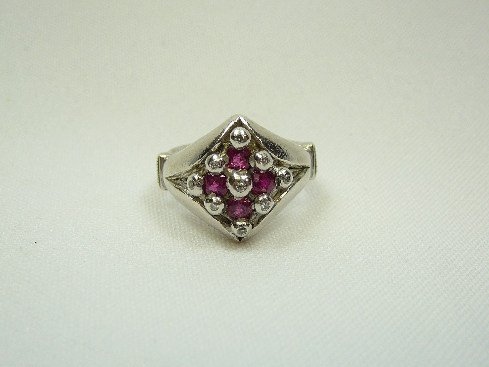 Silver and ruby ring - Image 2 of 3