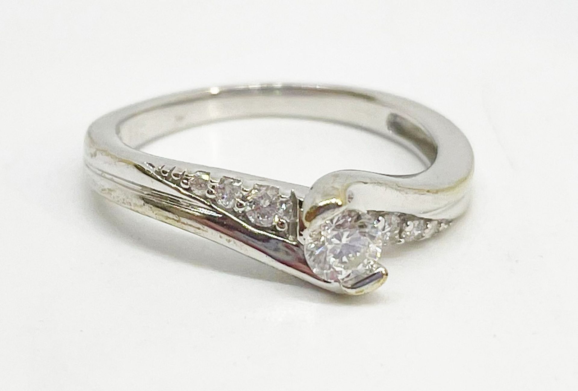 9 ct white gold diamond ring