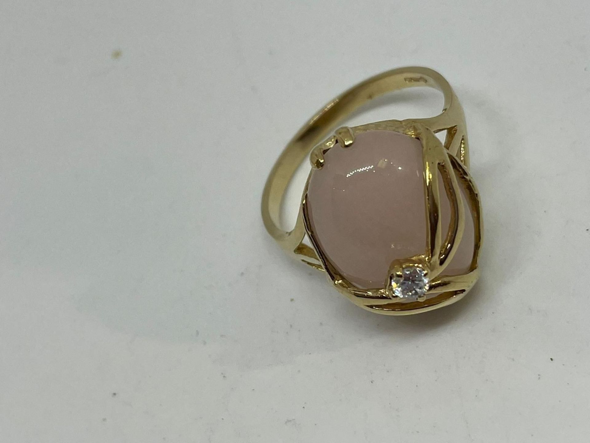 9 ct gold rose quartz and CZ ring - Image 2 of 3