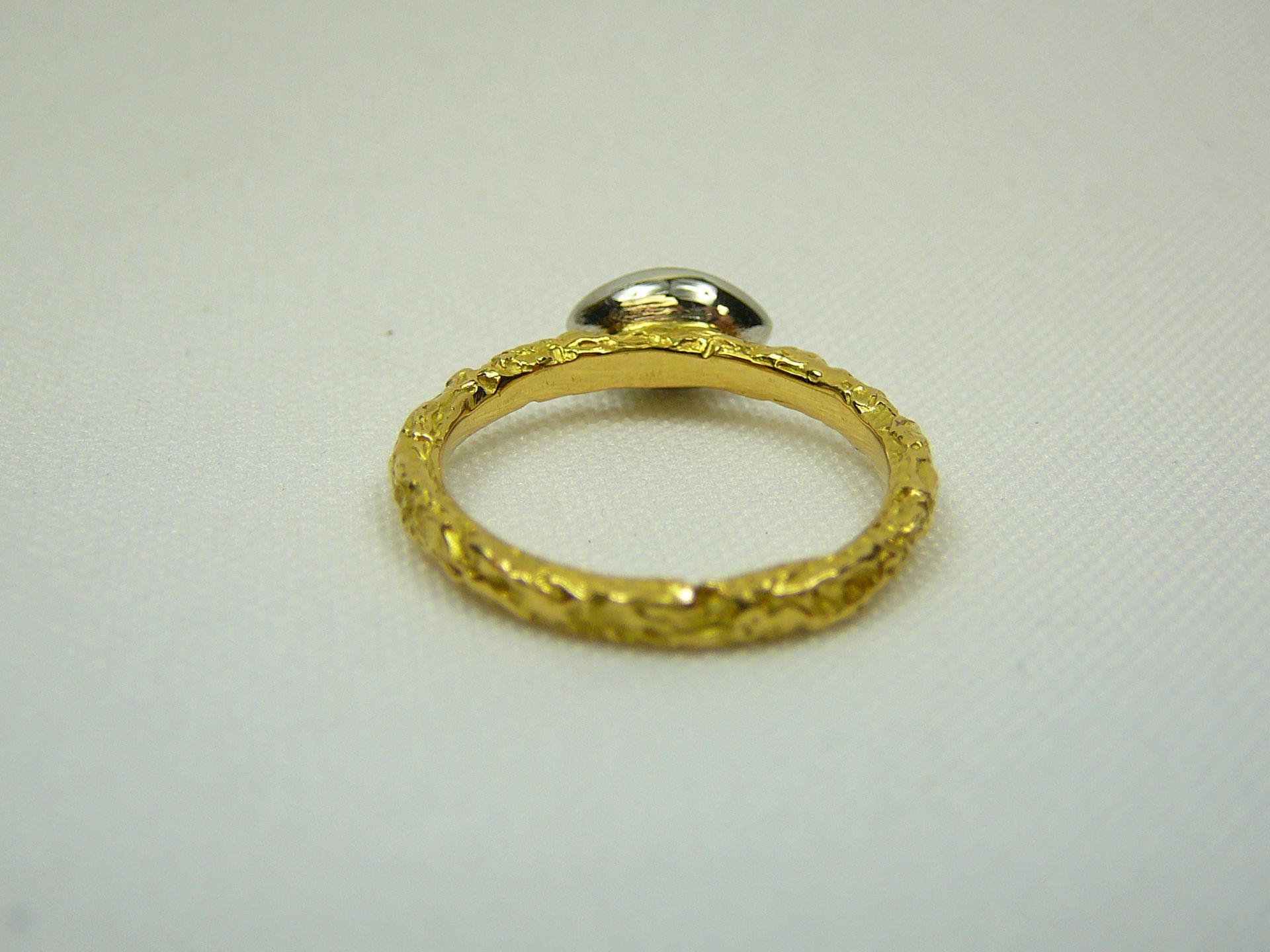 18ct gold and diamond ring - Image 3 of 3