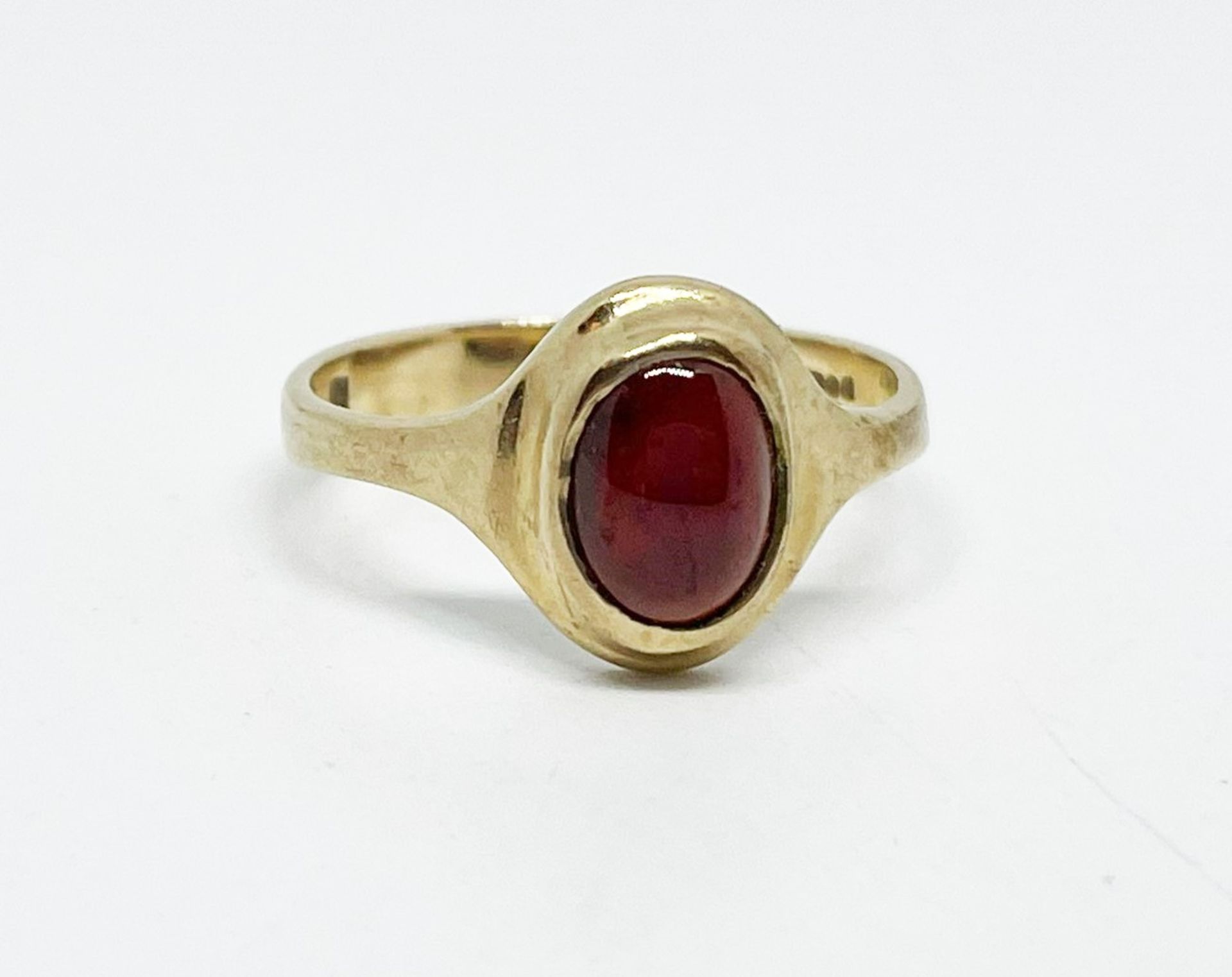 9 ct gold garnet signet ring